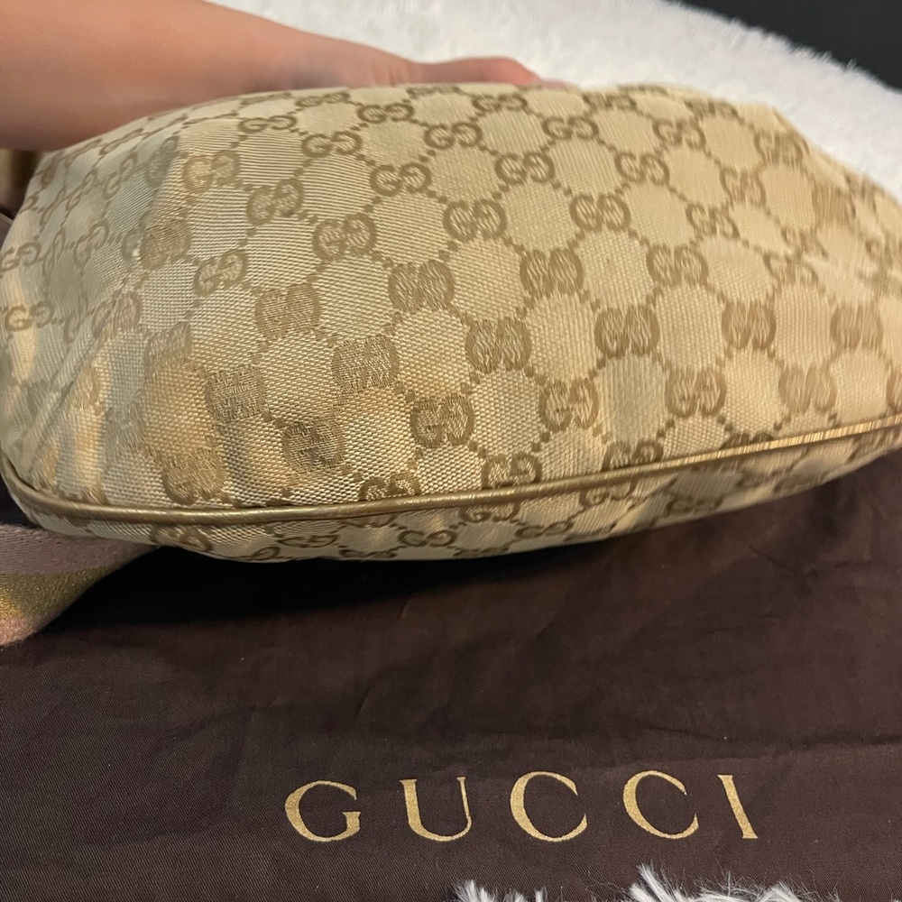 Gucci Beige Monogram Hobo Bag - Picture 5 of 12